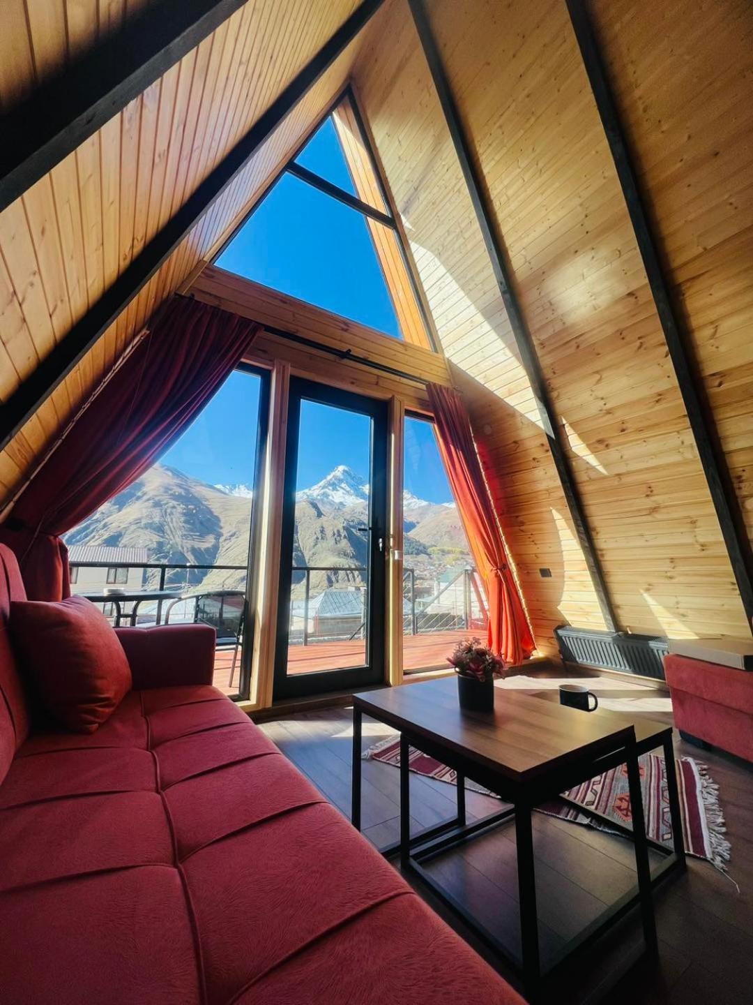 Pyramid Kazbegi Hotel Eksteriør billede
