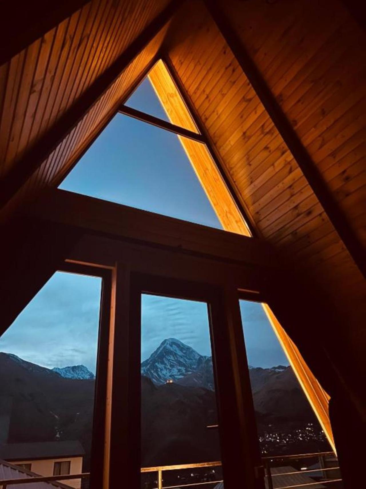 Pyramid Kazbegi Hotel Eksteriør billede