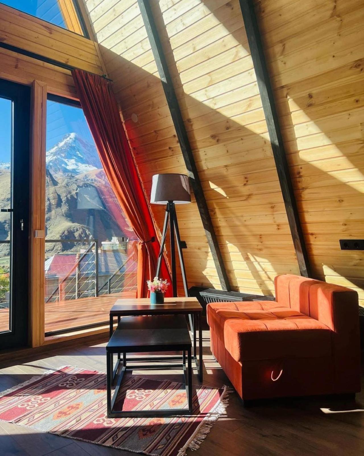 Pyramid Kazbegi Hotel Eksteriør billede