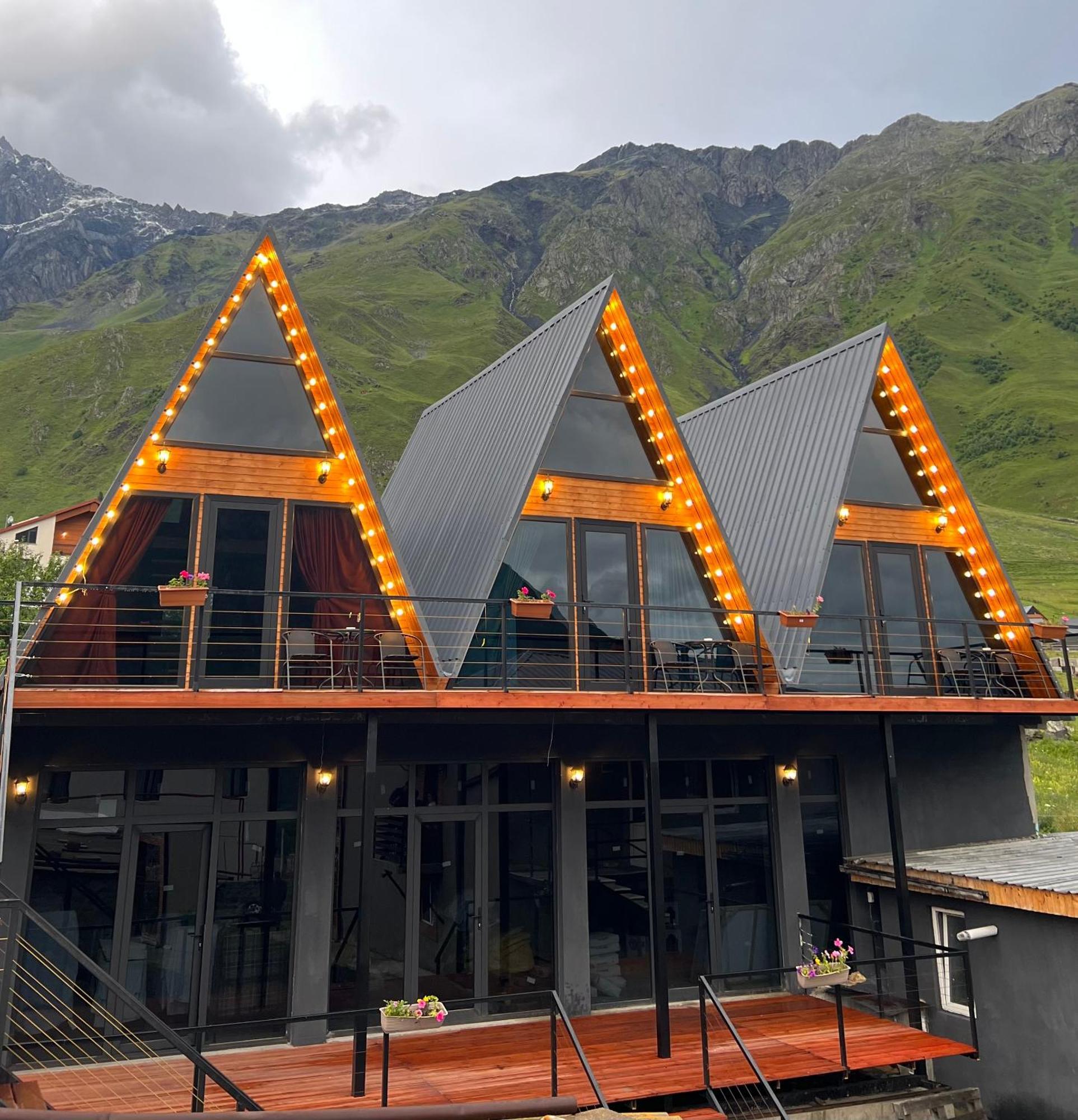 Pyramid Kazbegi Hotel Eksteriør billede