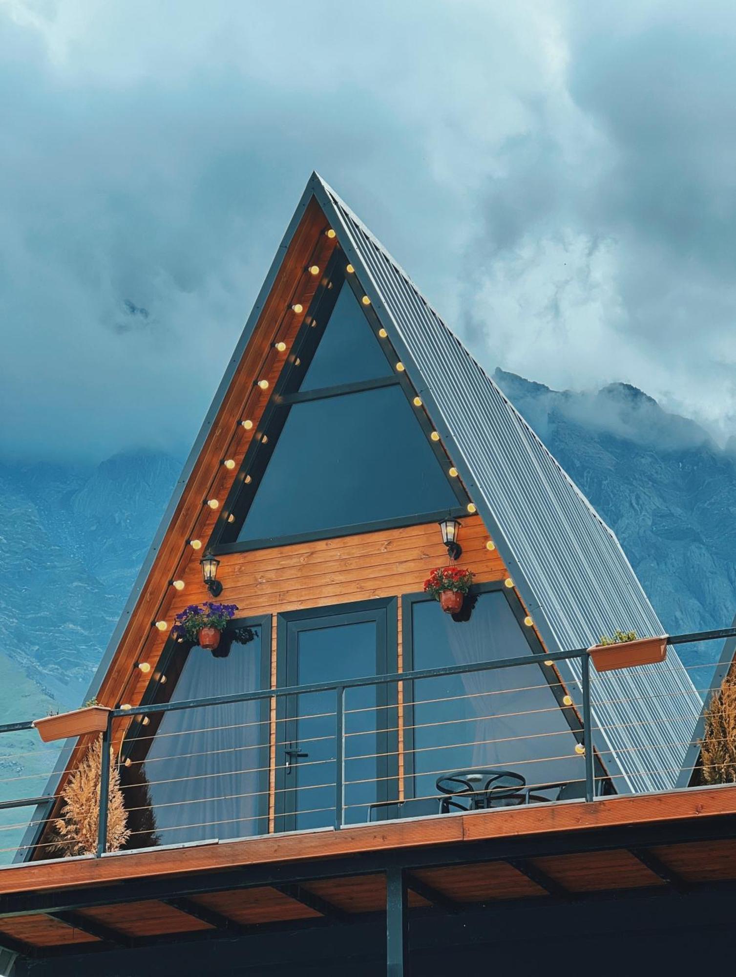 Pyramid Kazbegi Hotel Eksteriør billede